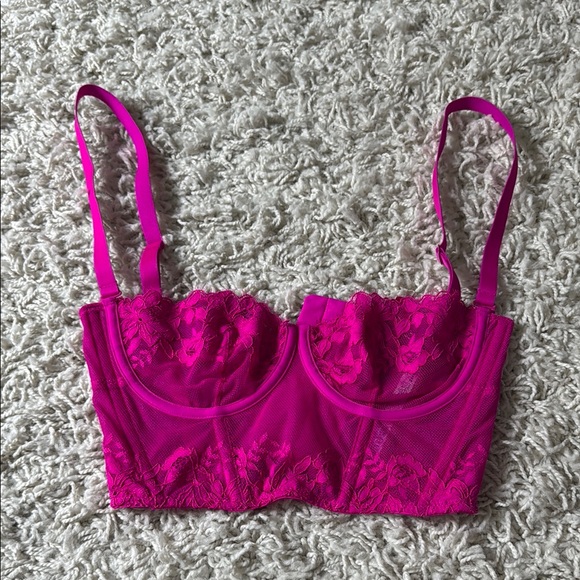 Lace Underwire Bra in Vibrant Pink - Picture 4 of 5
